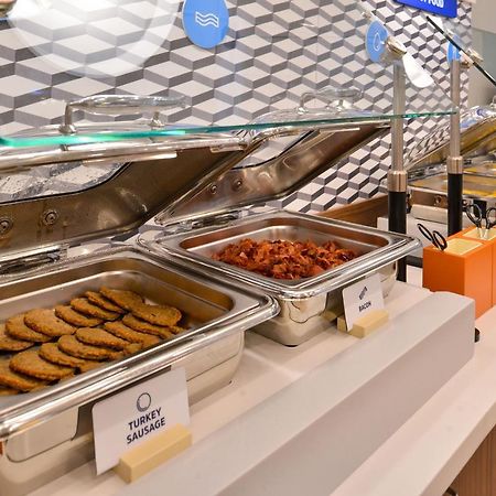 Holiday Inn Express Hotel & Suites Manteca By Ihg Esterno foto