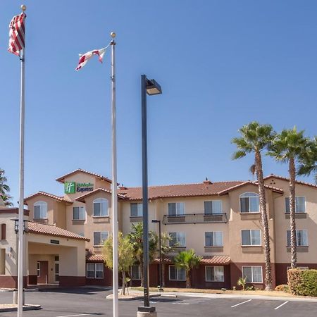 Holiday Inn Express Hotel & Suites Manteca By Ihg Esterno foto