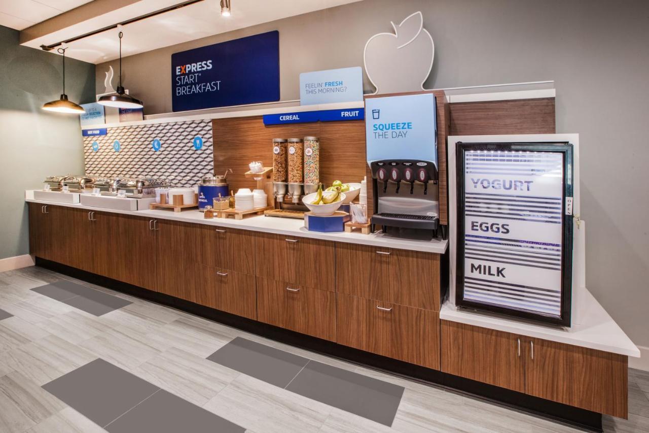 Holiday Inn Express Hotel & Suites Manteca By Ihg Esterno foto
