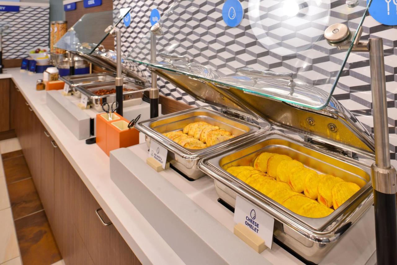 Holiday Inn Express Hotel & Suites Manteca By Ihg Esterno foto