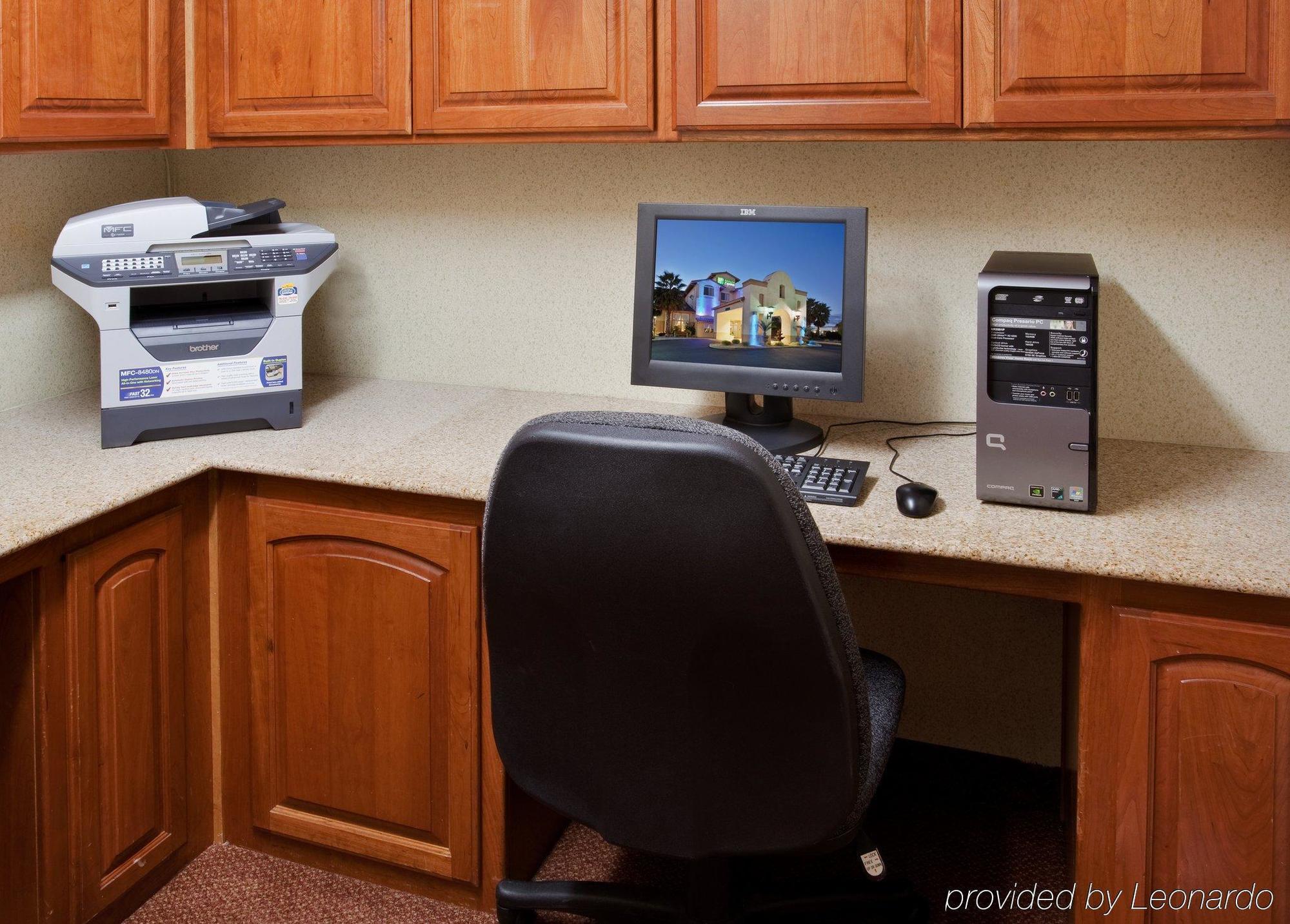Holiday Inn Express Hotel & Suites Manteca By Ihg Esterno foto