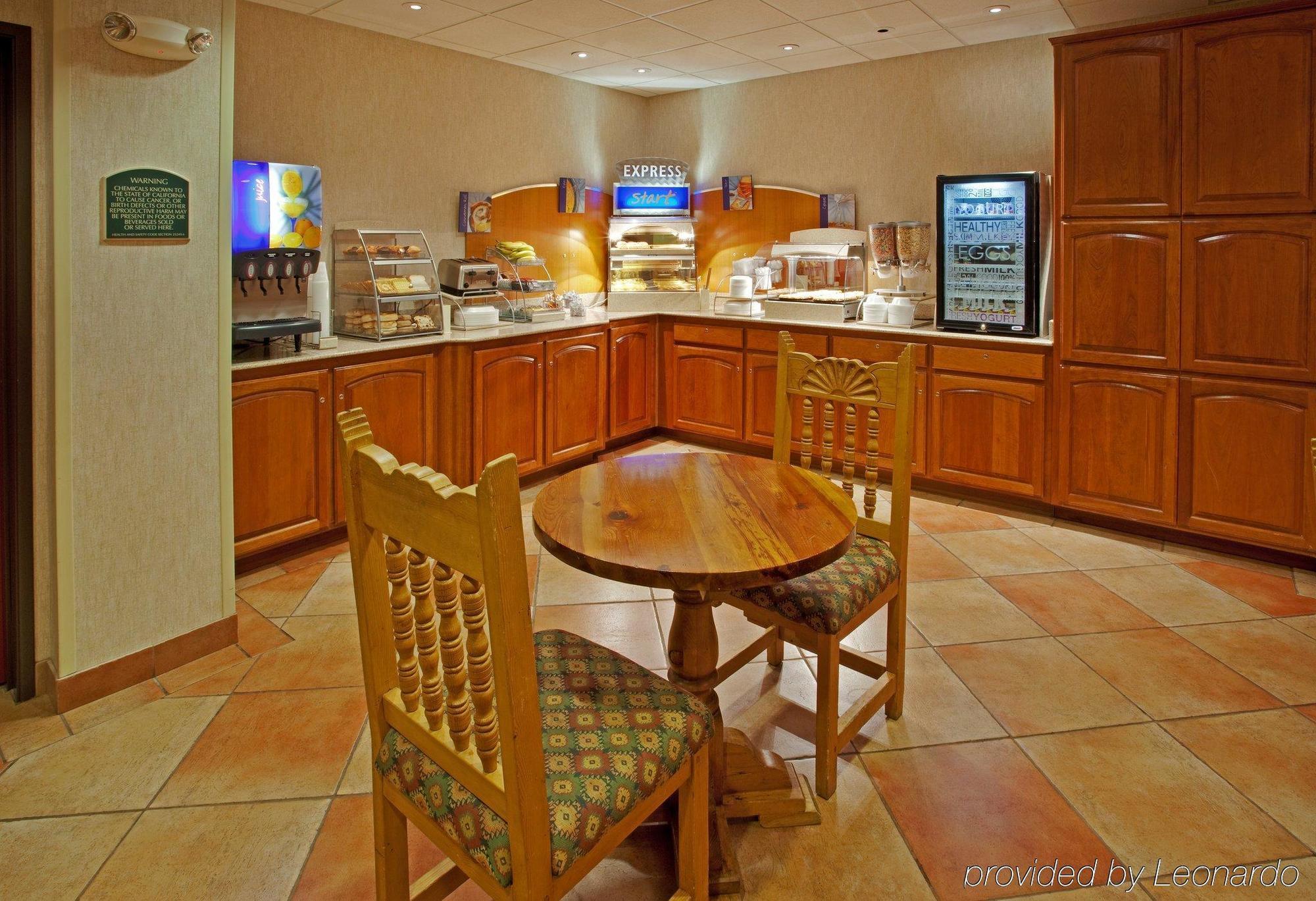 Holiday Inn Express Hotel & Suites Manteca By Ihg Esterno foto