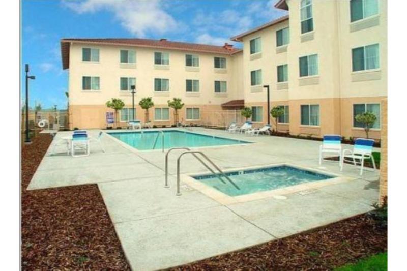 Holiday Inn Express Hotel & Suites Manteca By Ihg Esterno foto