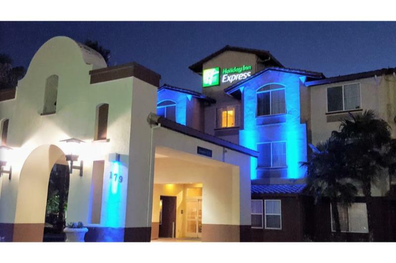 Holiday Inn Express Hotel & Suites Manteca By Ihg Esterno foto