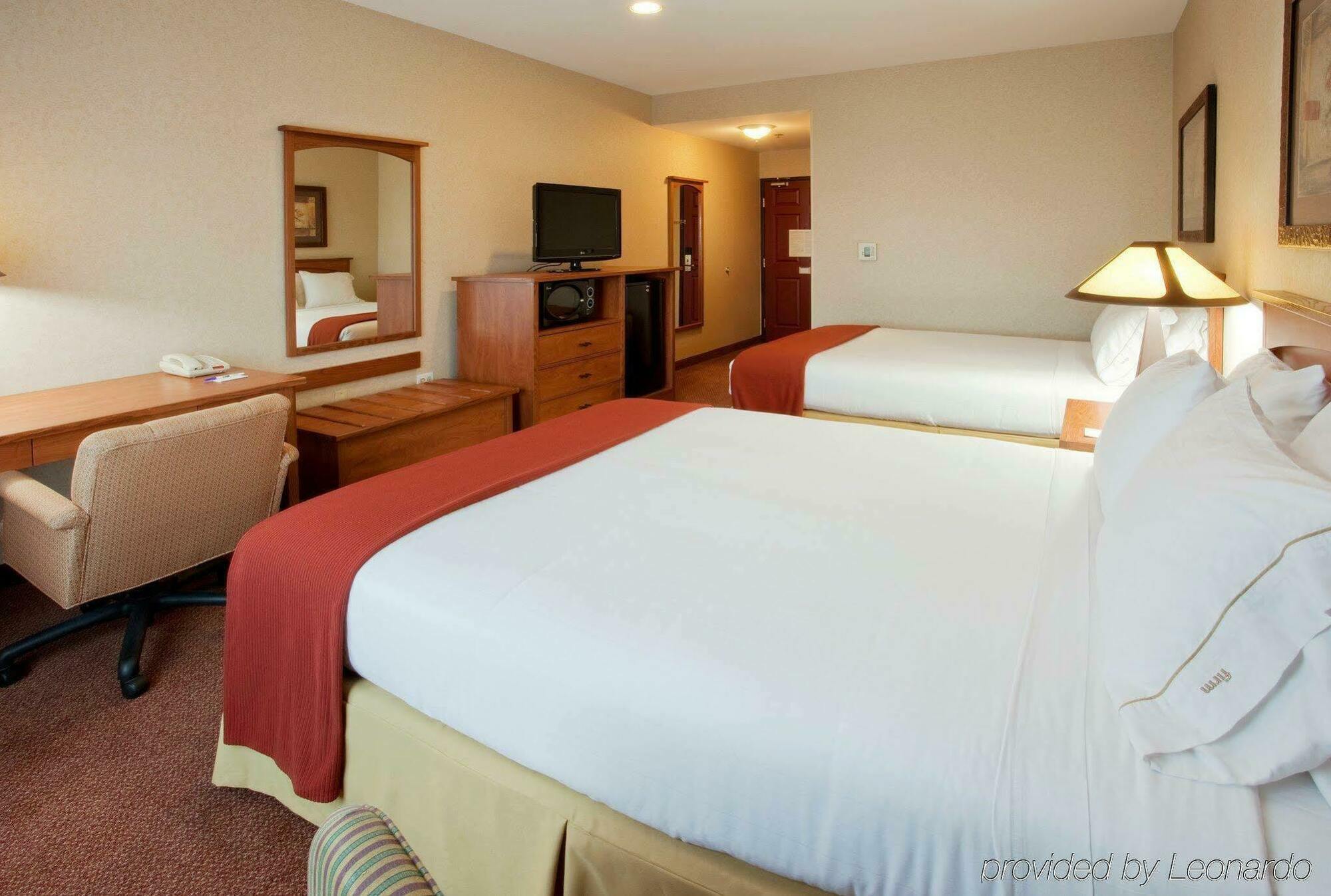 Holiday Inn Express Hotel & Suites Manteca By Ihg Esterno foto