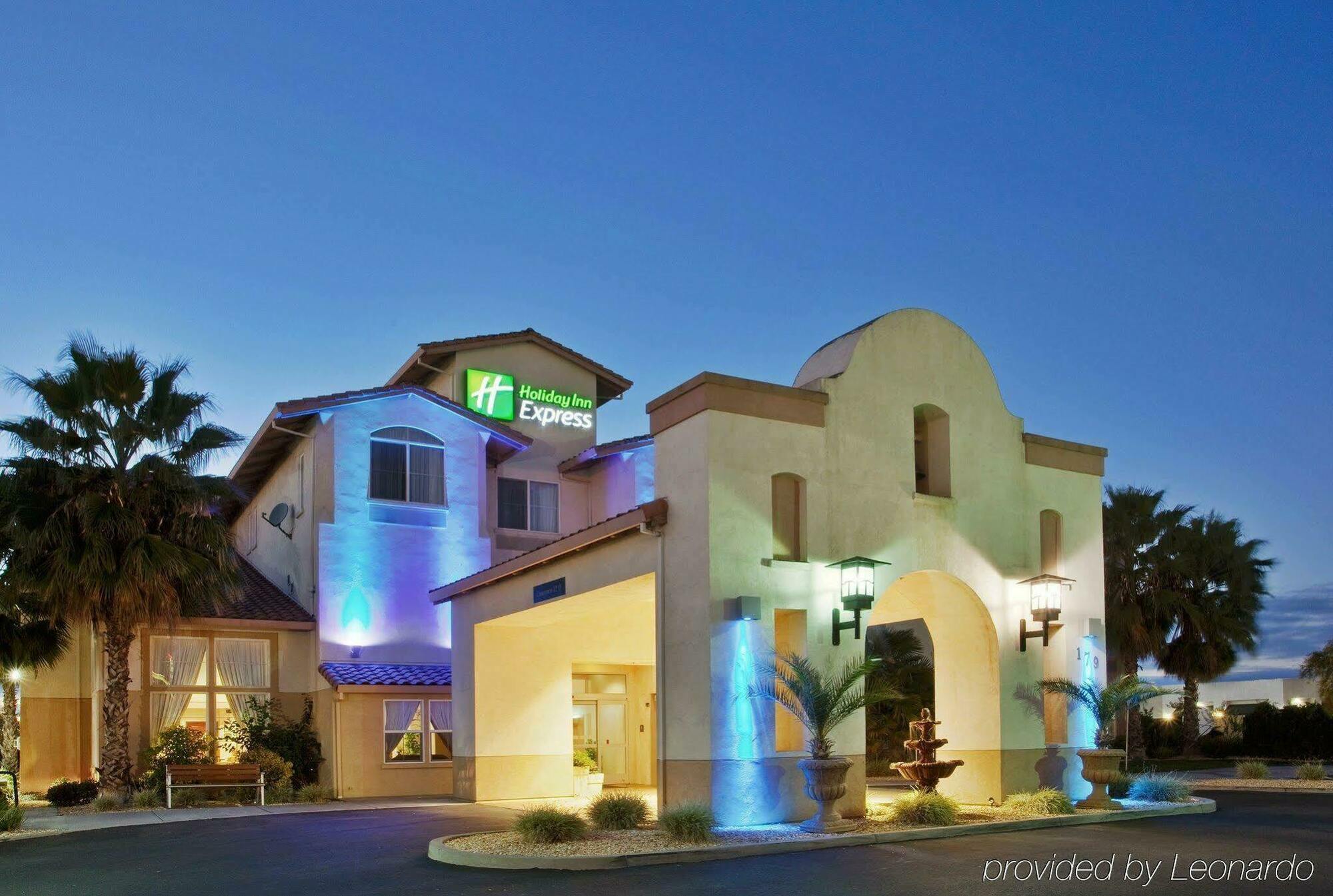 Holiday Inn Express Hotel & Suites Manteca By Ihg Esterno foto