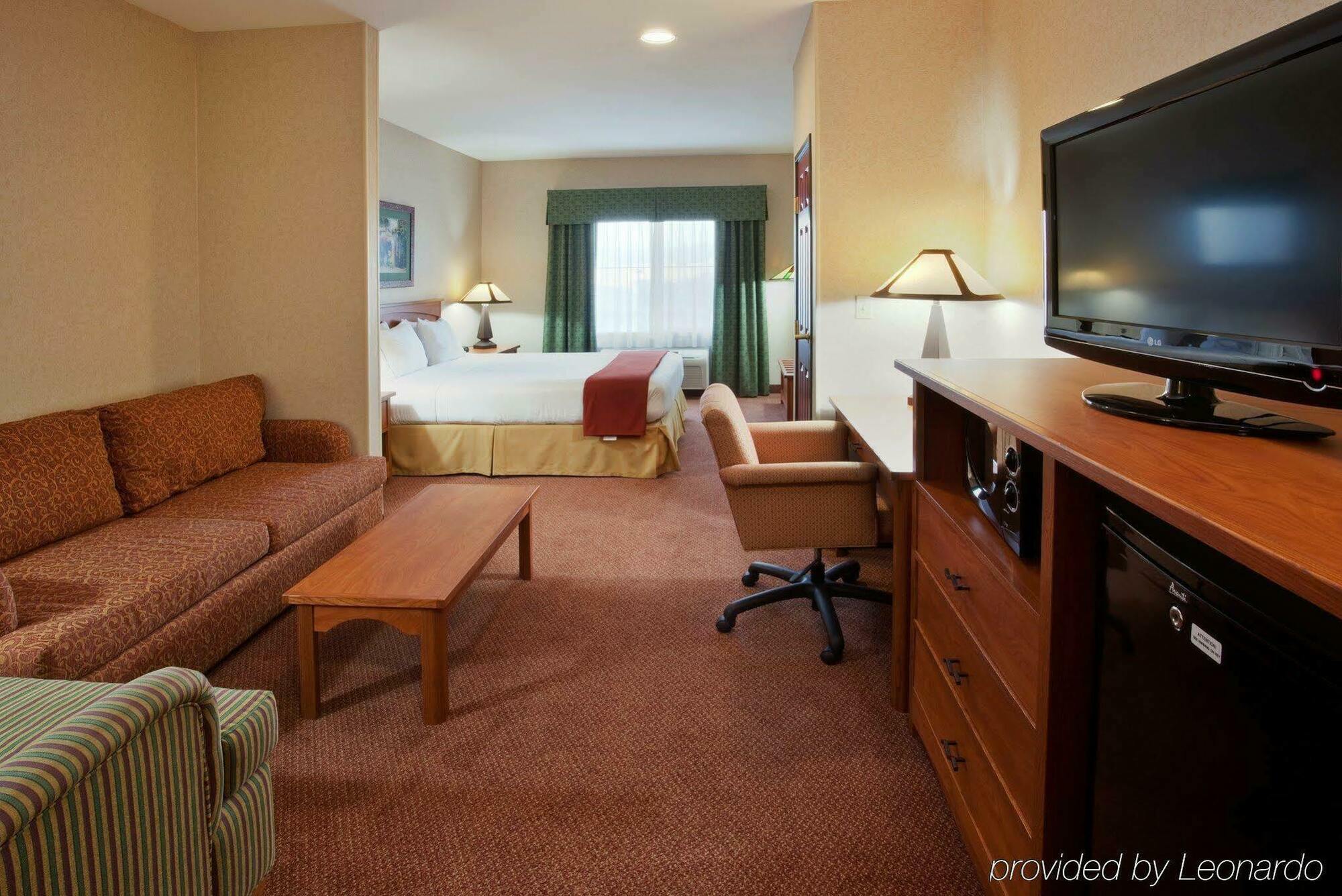 Holiday Inn Express Hotel & Suites Manteca By Ihg Esterno foto