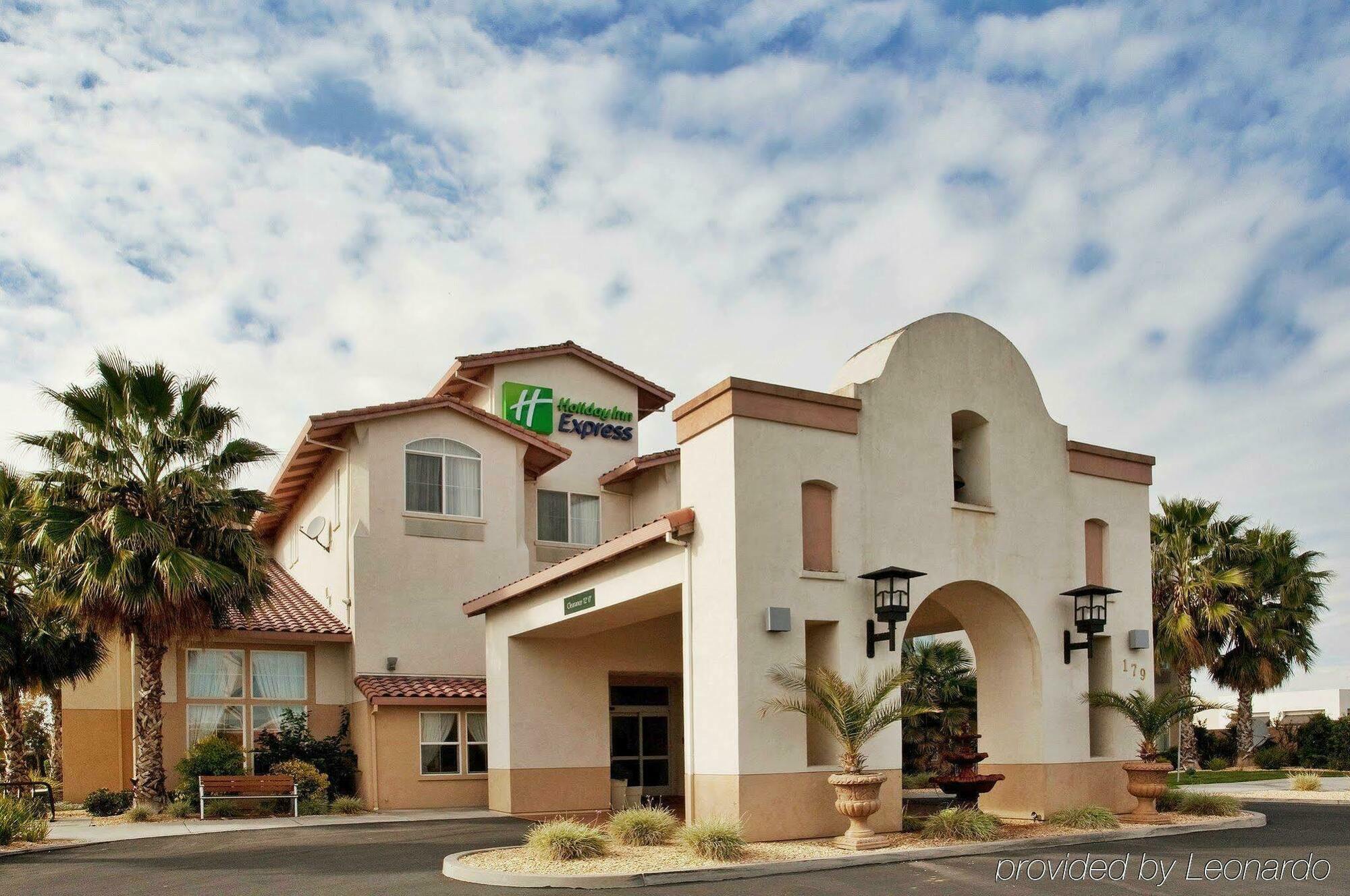 Holiday Inn Express Hotel & Suites Manteca By Ihg Esterno foto