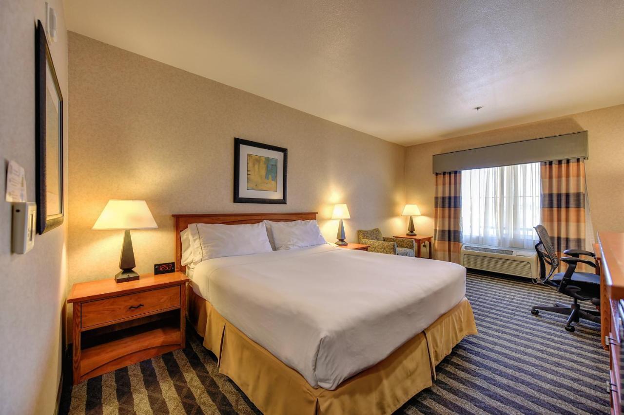 Holiday Inn Express Hotel & Suites Manteca By Ihg Esterno foto