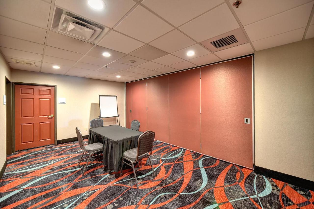 Holiday Inn Express Hotel & Suites Manteca By Ihg Esterno foto