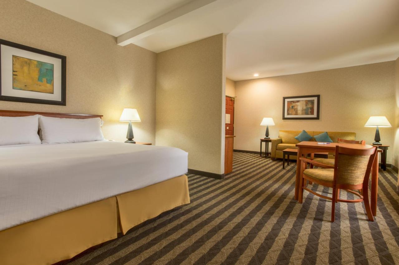 Holiday Inn Express Hotel & Suites Manteca By Ihg Esterno foto