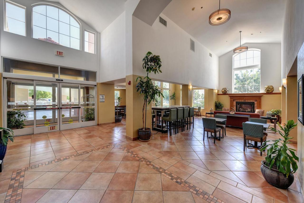 Holiday Inn Express Hotel & Suites Manteca By Ihg Esterno foto