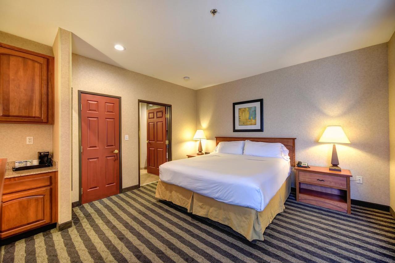 Holiday Inn Express Hotel & Suites Manteca By Ihg Esterno foto
