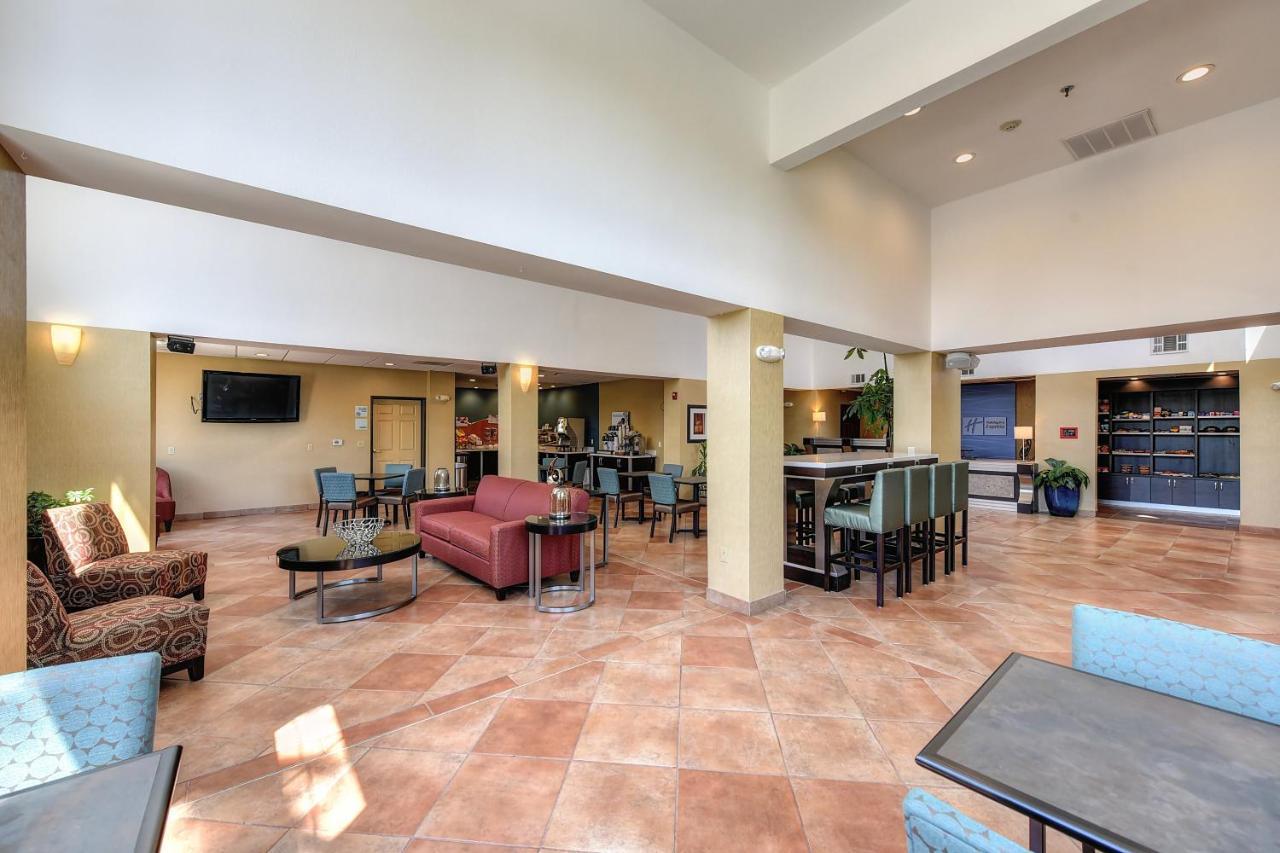 Holiday Inn Express Hotel & Suites Manteca By Ihg Esterno foto