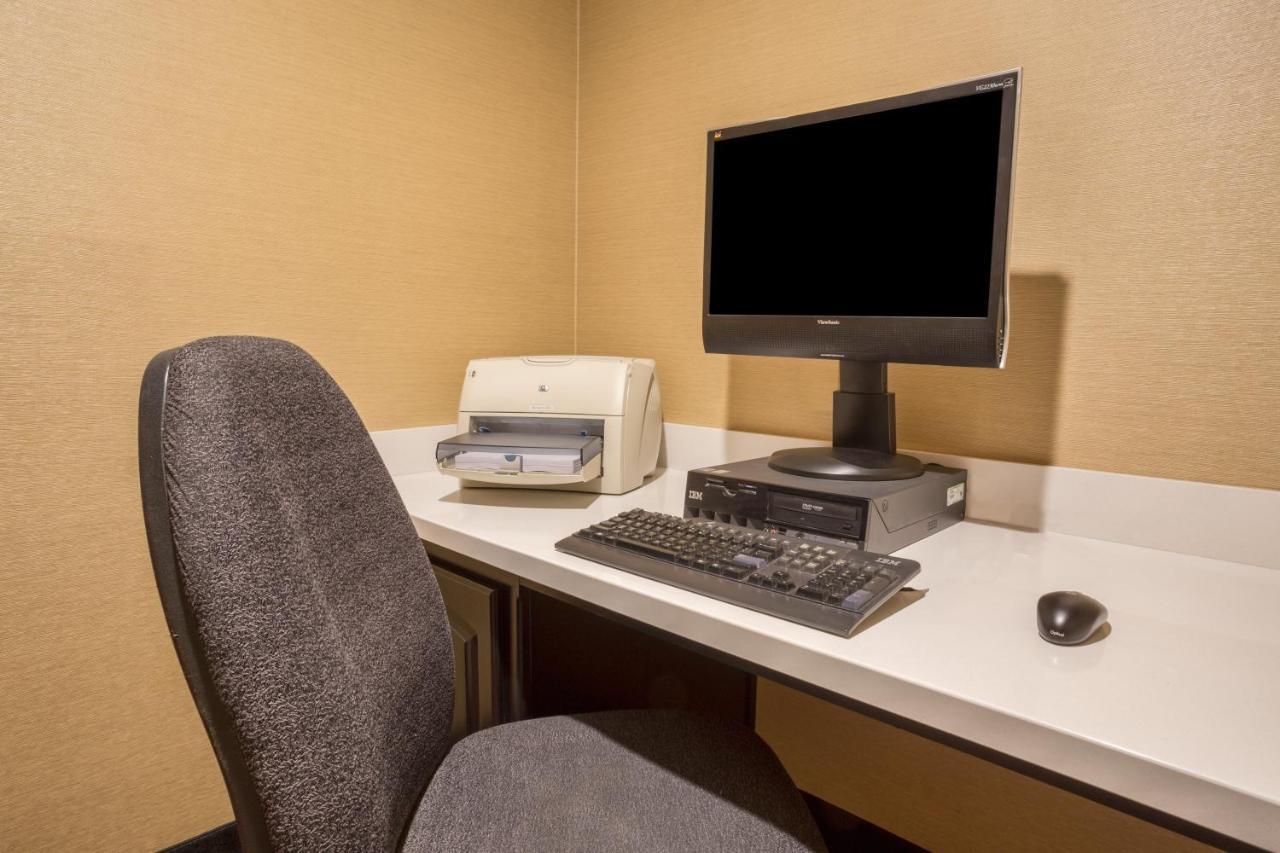 Holiday Inn Express Hotel & Suites Manteca By Ihg Esterno foto