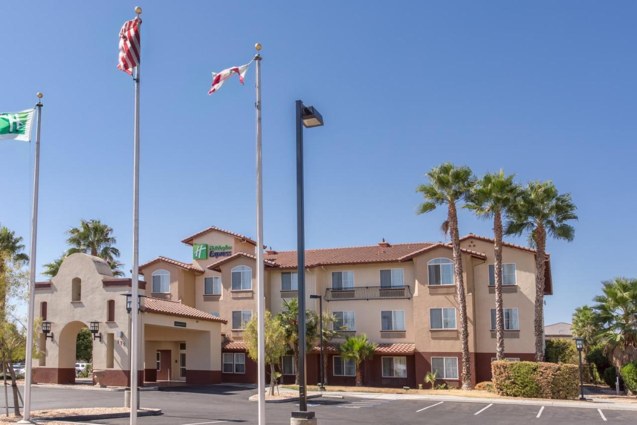 Holiday Inn Express Hotel & Suites Manteca By Ihg Esterno foto