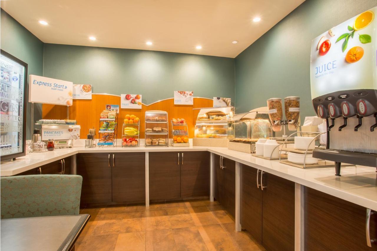 Holiday Inn Express Hotel & Suites Manteca By Ihg Esterno foto